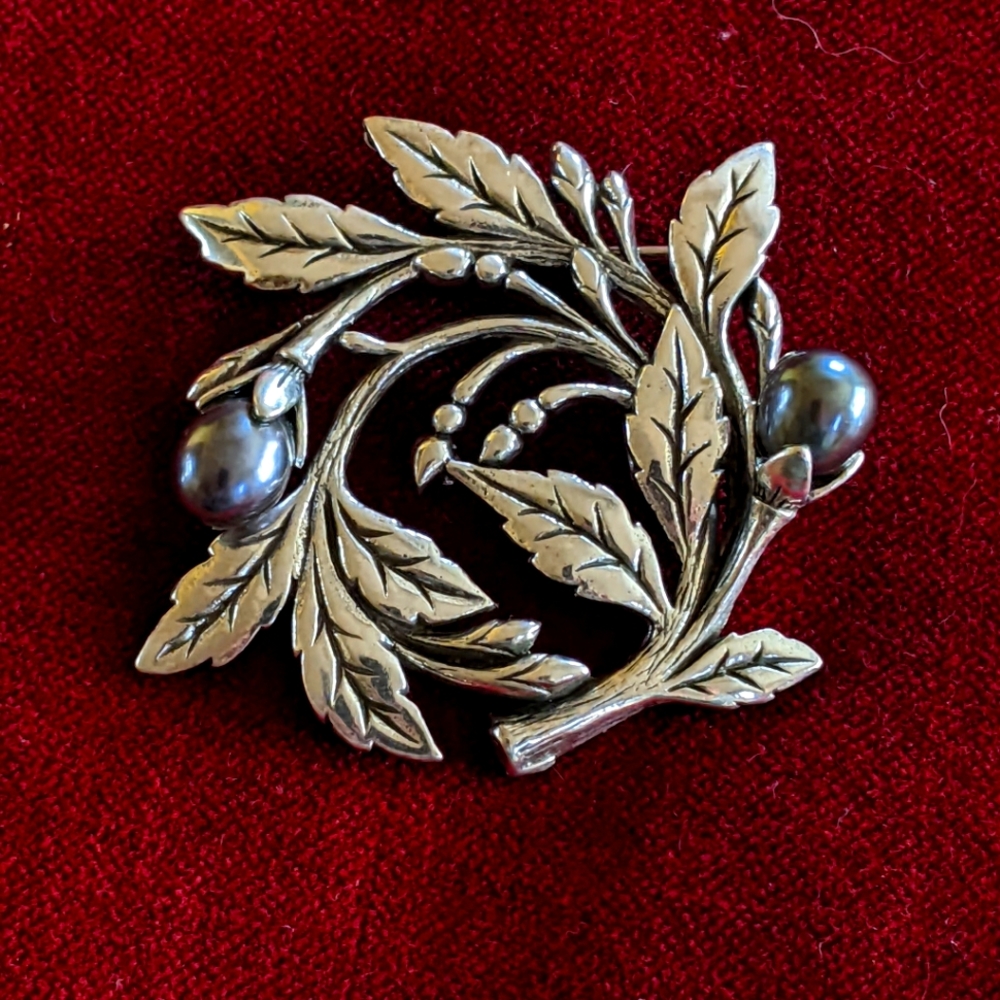 Novica silver broach with Black cultured pearls